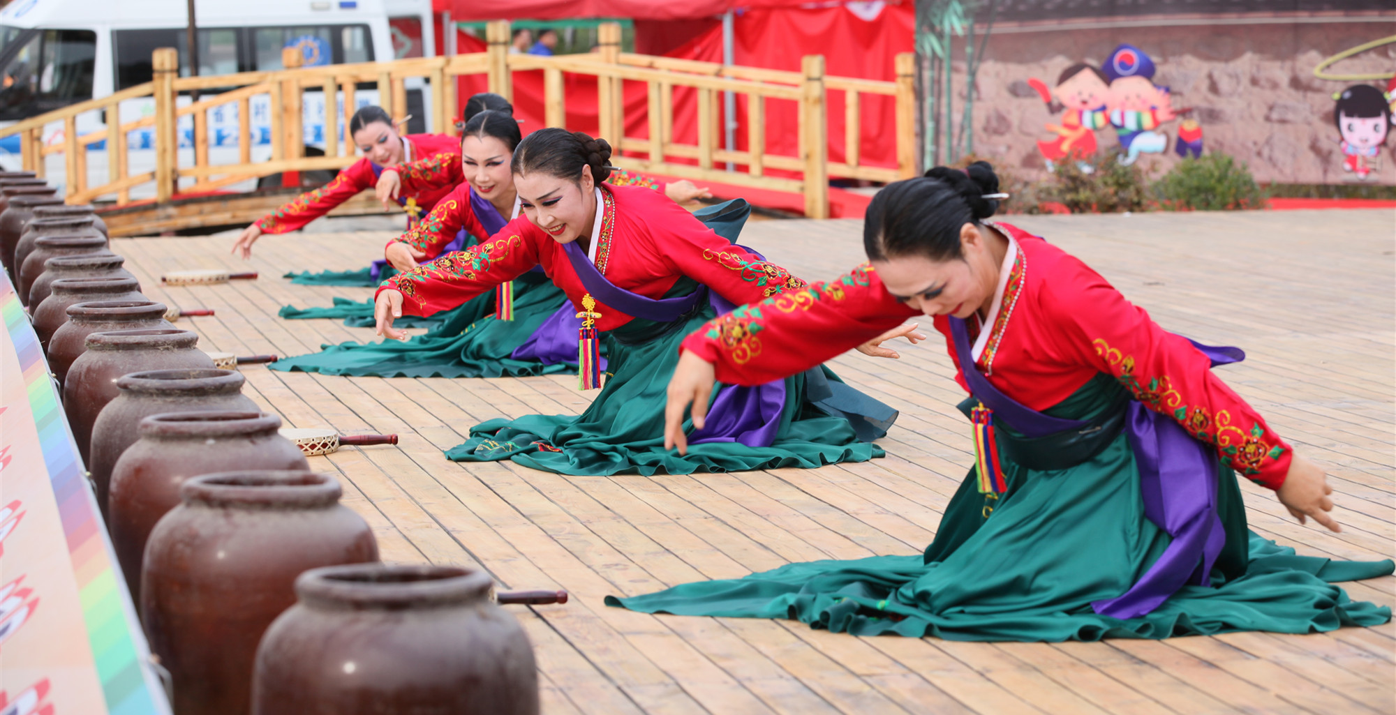 中国朝鲜族民俗园尽收民俗文化要素-中国彩虹网