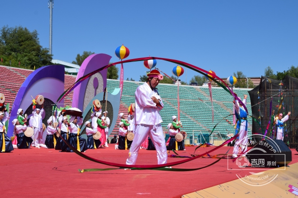 中国朝鲜族农乐舞大赛开赛 10支队伍舞动“民俗风”